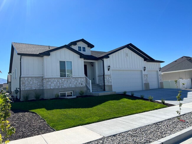 Foto del edificio - 6 Bedroom 3 Bathroom Home in Stansbury Par...