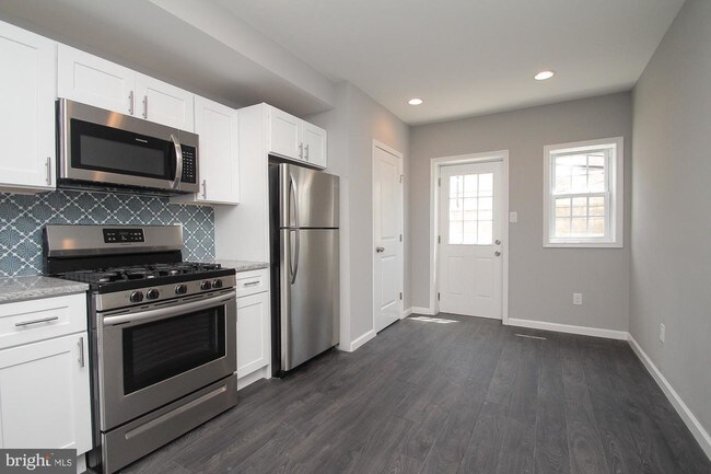 Building Photo - 208 McClellan St