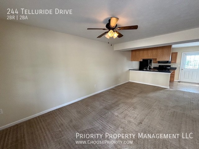 Foto del edificio - Available Now.