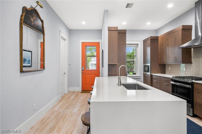 Building Photo - 508 Dade St