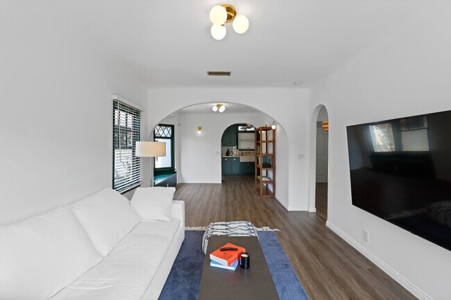 Foto del edificio - 315 W Vernon Ave