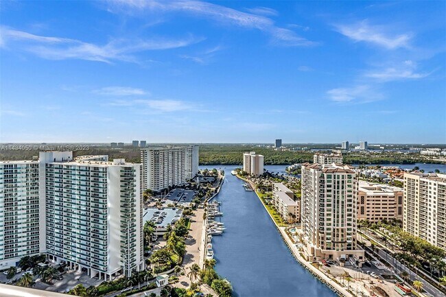 Building Photo - 15811 Collins Ave