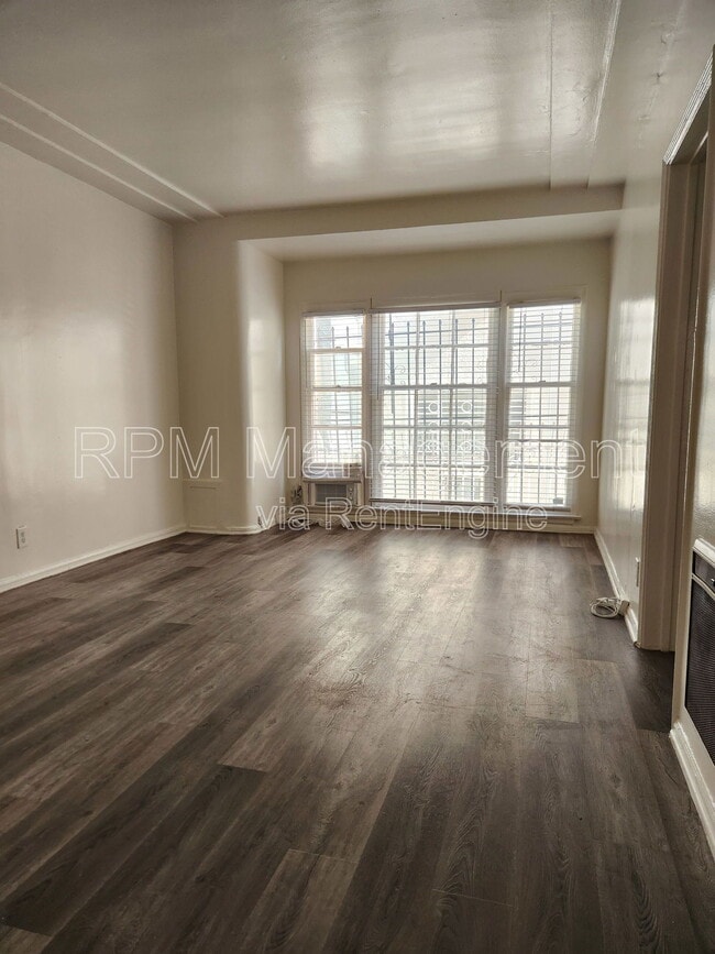 Building Photo - 1781 N Orchid Ave