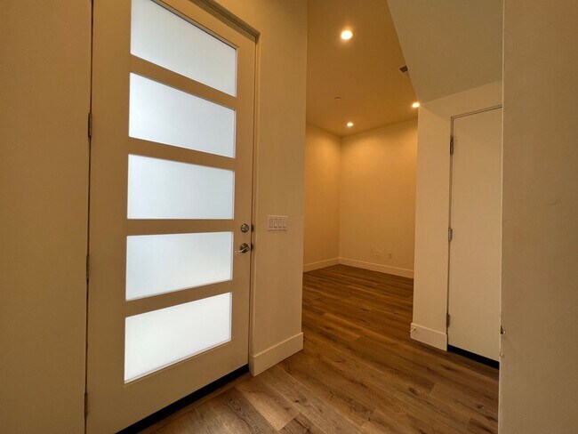 Foto del edificio - Modern 3BD/2.5BA in La Jolla! Private Doub...
