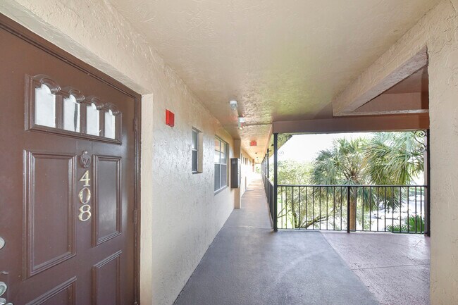 Building Photo - 10120 Boca Entrada Blvd