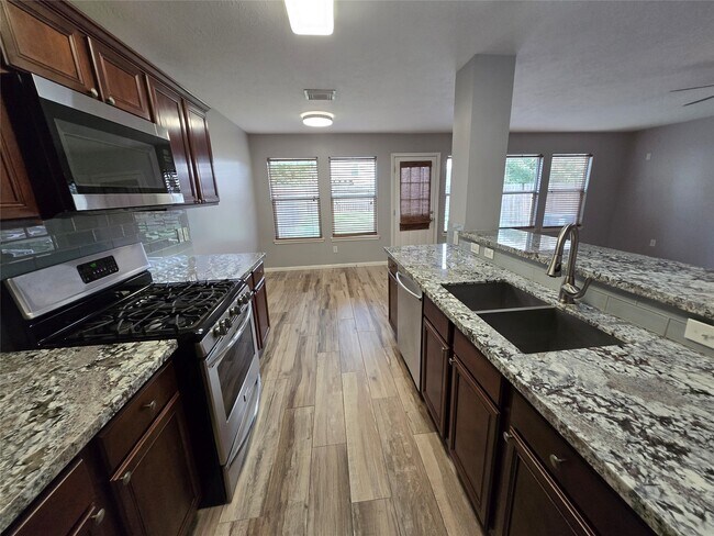 Foto del edificio - 5106 Prosperity Cir