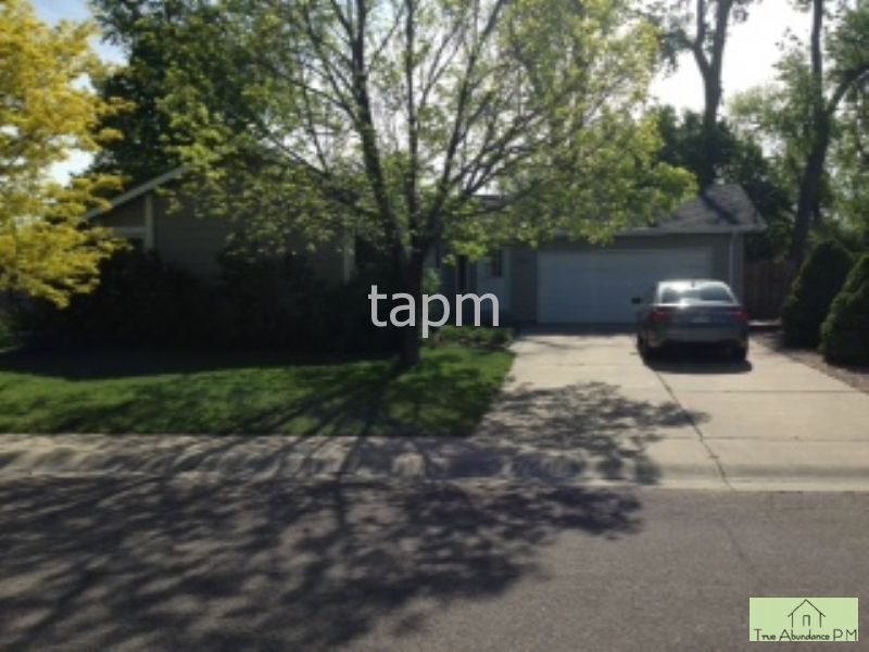 Primary Photo - Very Nice 5 Bedroom Home