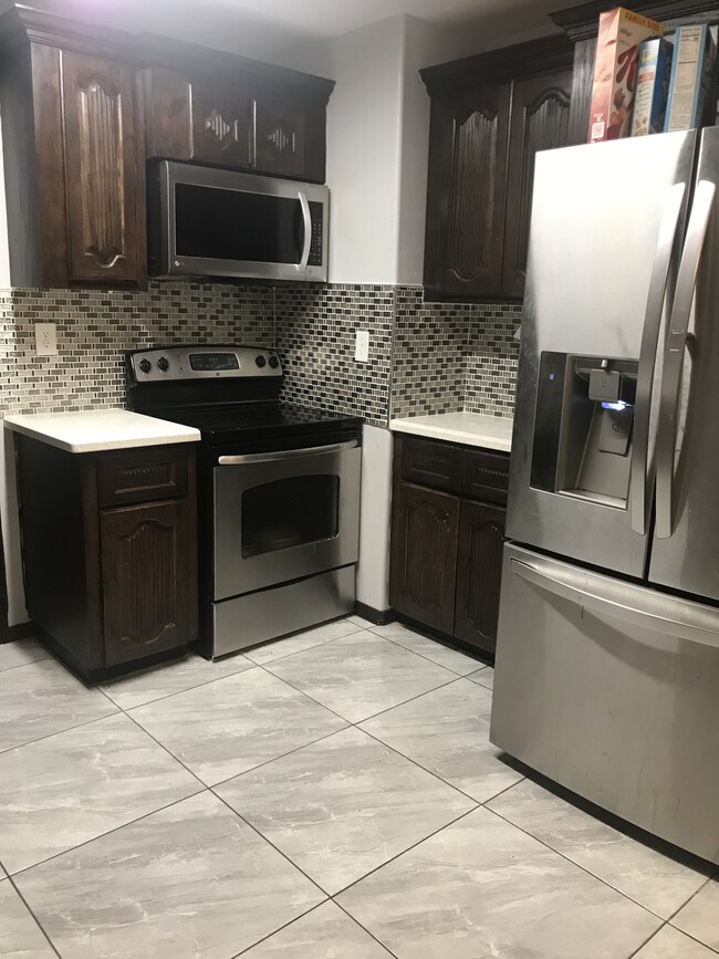 Kitchen - 1618 Oblate Ave