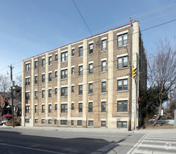 Building Photo - 122 Dowling Ave