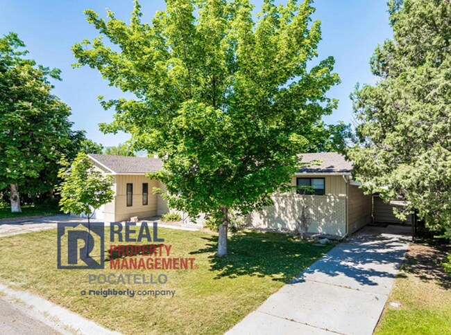 Foto del edificio - 5 Bedroom Home - University Area - Must See - Pet (dog) Negotiable