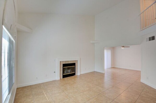 Foto del edificio - Renovated and Modern. This fantastic 2br in a gated community in Silverado Ranch has all the amen...