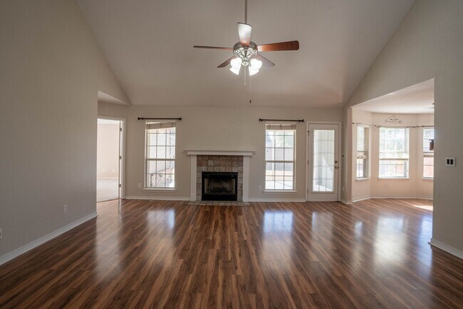 Building Photo - 3 bed 2 Bath | Collinsville