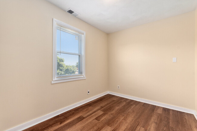 Building Photo - 9330 S Yates Blvd