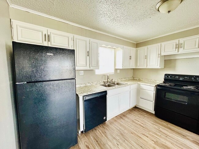 2 Bedroom kitchen - Treehouse Apartments