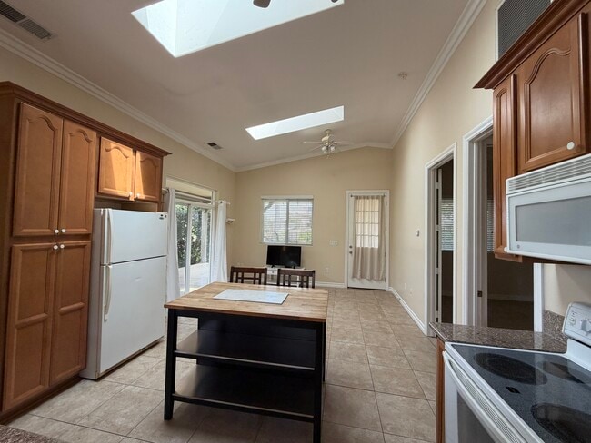 Foto del edificio - 12743 Larchmont St
