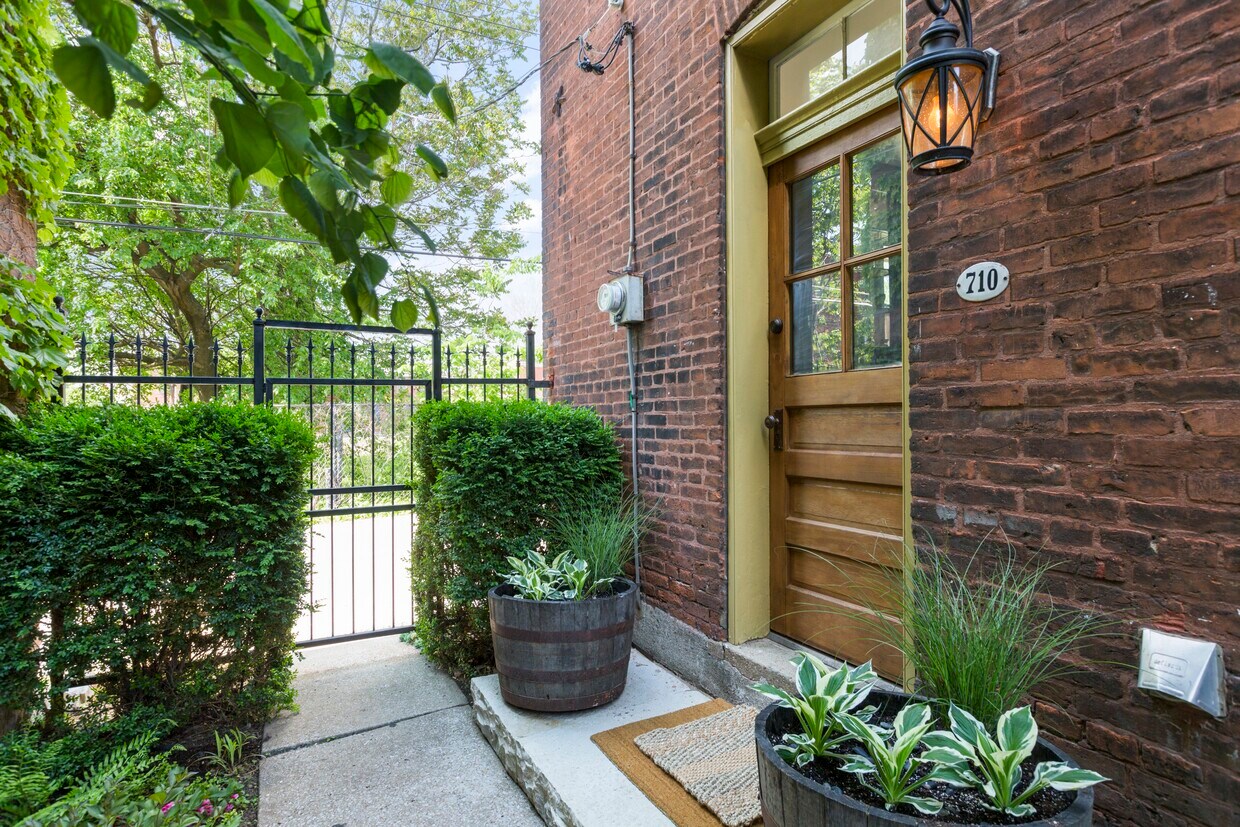 Primary Photo - 710 Ann Ave