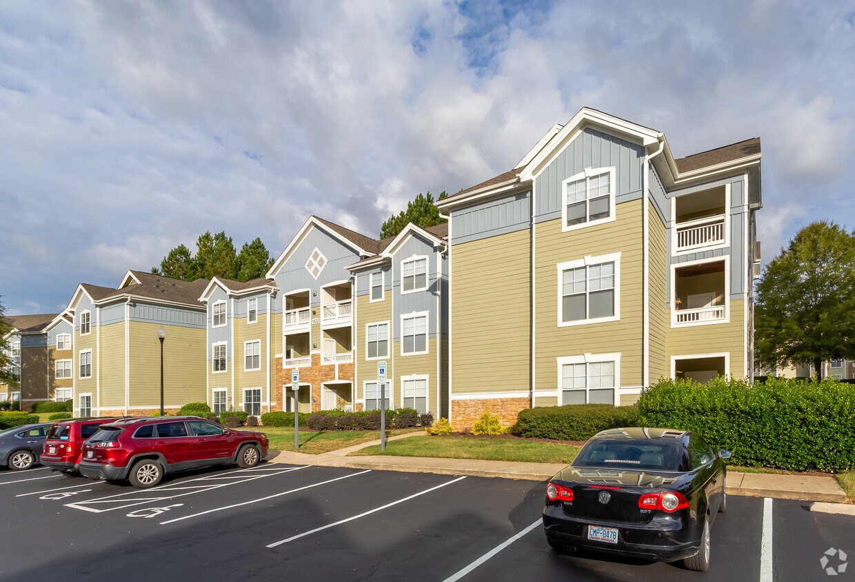 THE GREENS AT TRYON Apartments in Raleigh, NC