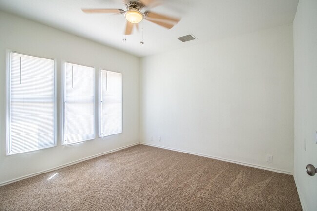 Foto del edificio - 950 W Lynn St