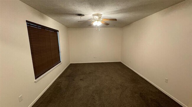 Building Photo - 1605 Hartt Dr