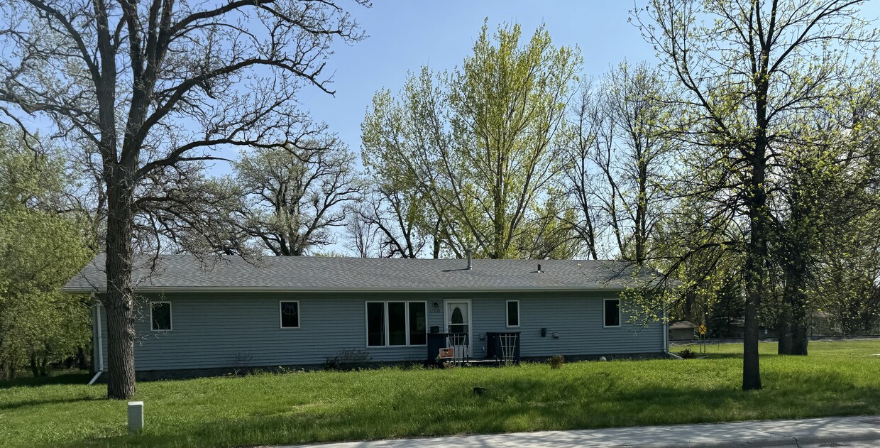 Primary Photo - 460 W Bridge Ave