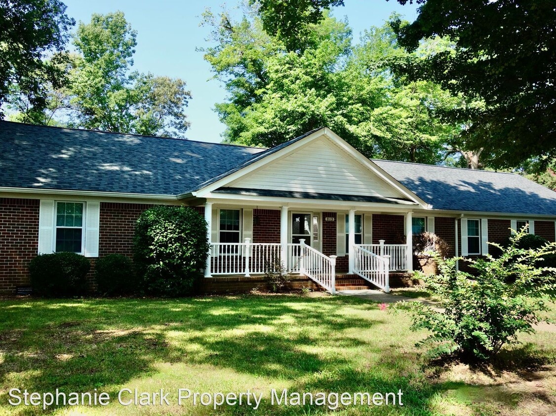 Primary Photo - 5 br, 3 bath House - 813 Five Point Road