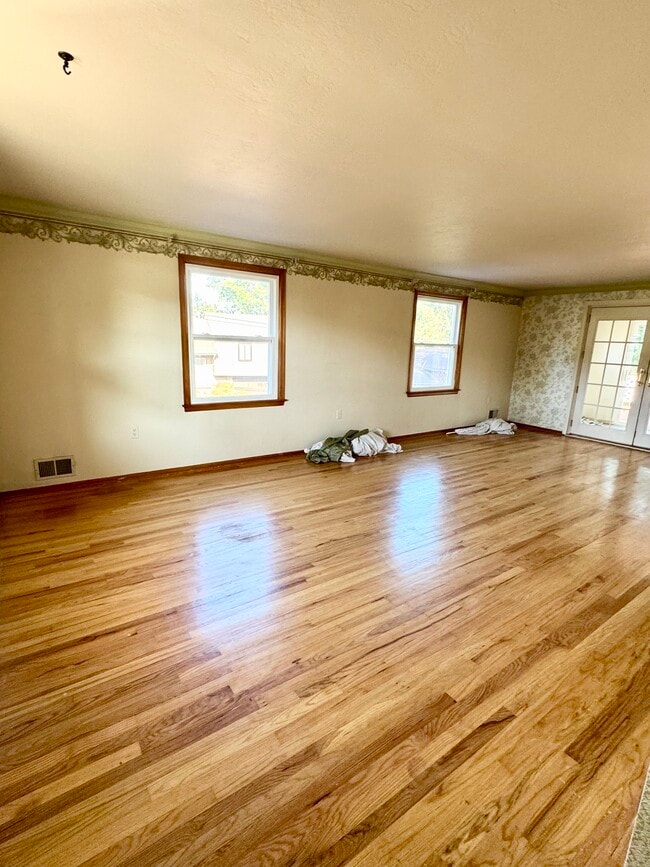 Building Photo - 229 Osceola Dr