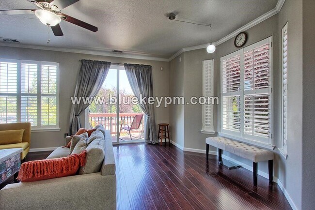 Foto del edificio - 3 Bed, 2.5 Bath Townhome in Hillsboro Near Quatama Park and Intel's Ronler Acres Campus