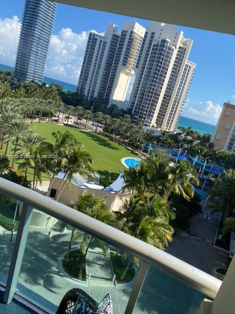 Foto del edificio - 19370 Collins Ave