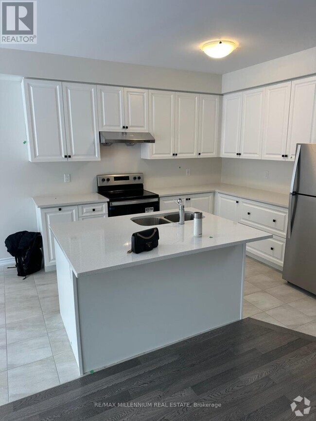 Building Photo - 20 Lipscott Dr