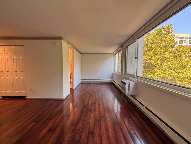 Foto del edificio - 1300 N Dearborn St