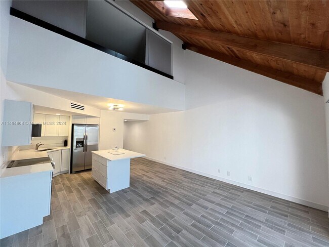 Foto del edificio - 49 Deer Creek Rd