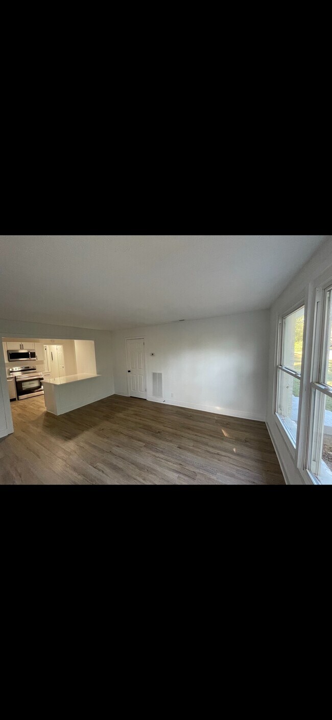 Building Photo - 203 Rosebank Ave
