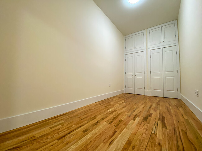 Building Photo - 306 W 73rd St