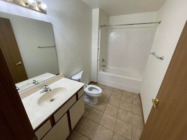 bathroom - 422 Pine Tree Dr