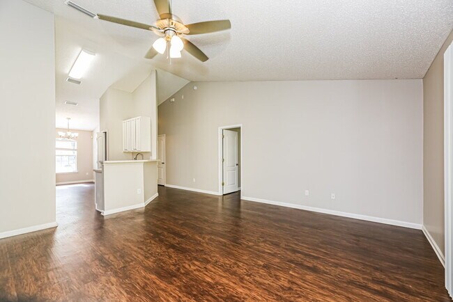 Building Photo - 14036 Crestwick Dr W
