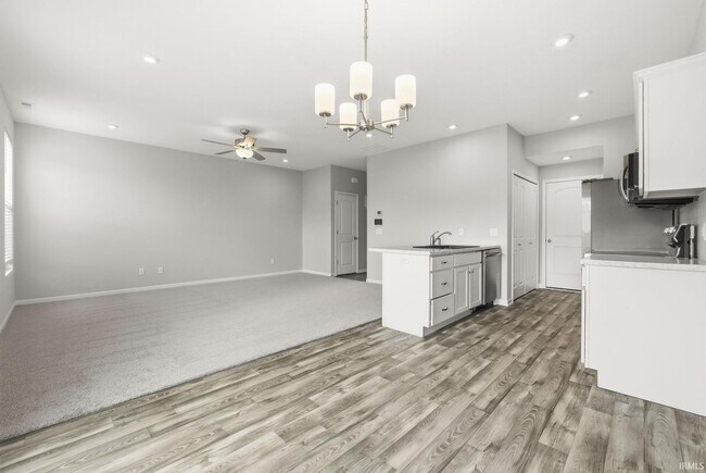 Foto del edificio - 3591 Canal Square Dr