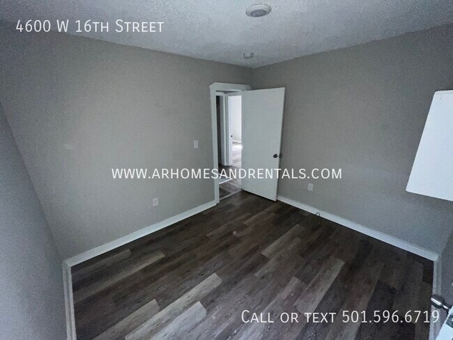 Foto del edificio - 4600 W 16th Street | $925 | 2 beds, 1 full...