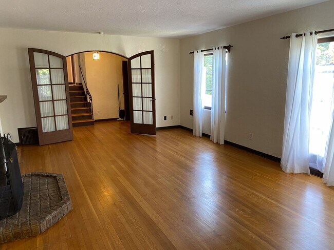 Foto del edificio - Beautiful North Berkeley 4-Bedroom
