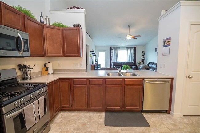 Building Photo - 2408 Maxwell Dr