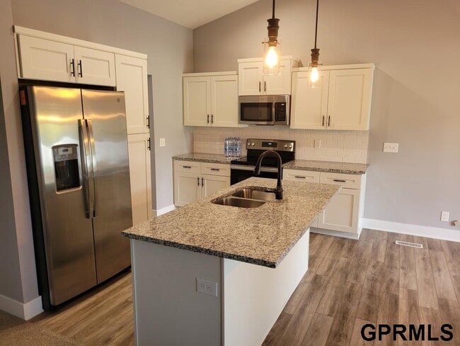 Foto del edificio - 3031 Lakeside Dr