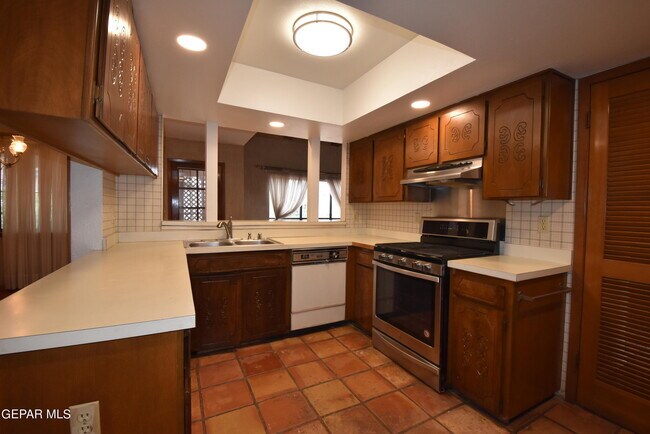 Building Photo - 11195 Ivanhoe Dr