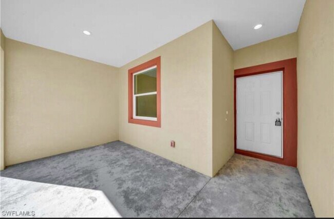 Building Photo - 2118 Zaharihas Dr