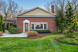 Building Photo - 236 Clintonville Ln