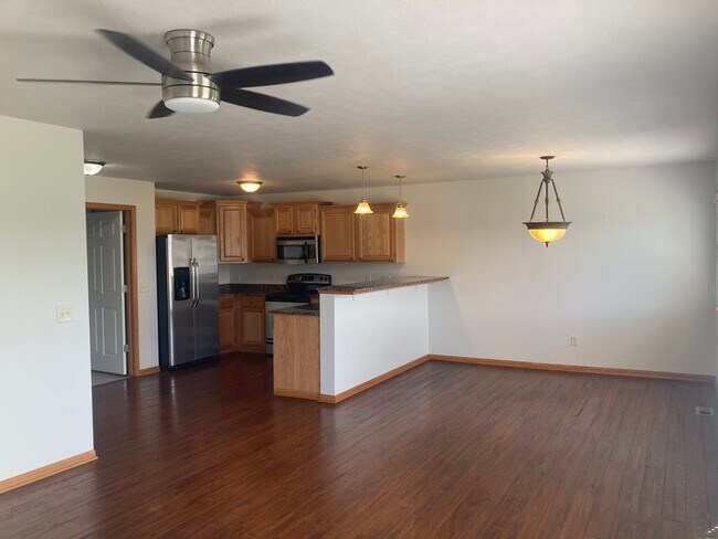 Building Photo - 7560 Crystal Ct