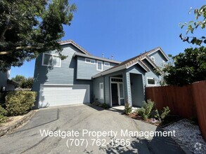 Building Photo - 1453 Woodside Cir