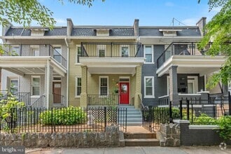 Building Photo - 1110 Orren St NE