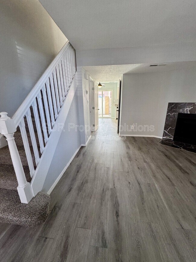 Foto del edificio - 700 Fruit Ave NW