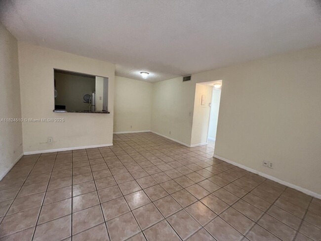 Foto del edificio - 1025 Twin Lakes Dr