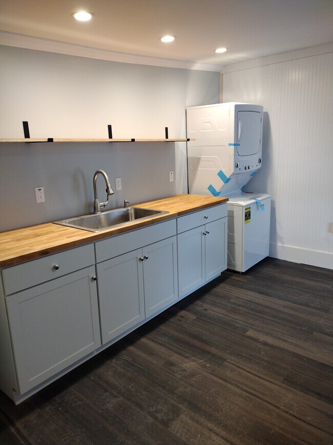 902 Warren St Unit Lower Apartment, Hudson, NY 12534 Apartments in