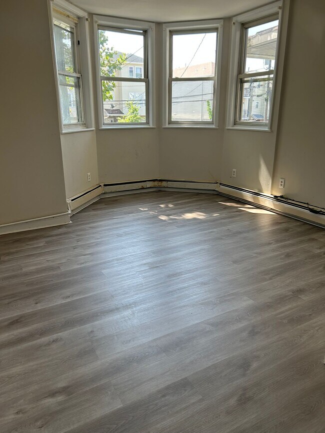 Building Photo - 211 Fairmount Ave